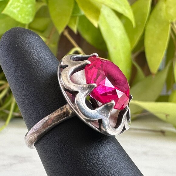Vintage Sterling Silver Flower Design Ring With Faceted Round Simulated Ruby - Picture 3 of 11